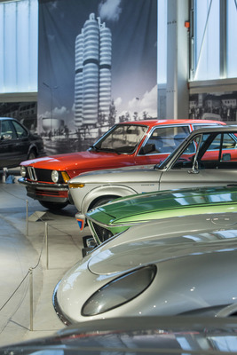 BMW-Modelle vor dem Vier-Zylinder-Gebäude in München - BMW-Sonderausstellung im Pantheon 2018