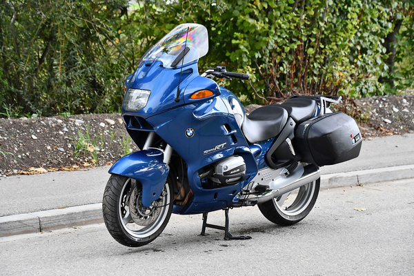 Bild: BMW R 1100 RT (1997) - als Lot 104 an der Versteigerung der Oldtimer Galerie Toffen am 15. Oktober 2022