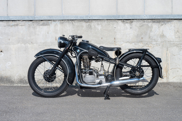 Bild: BMW R 35 (1947) - als Lot 23 an der Versteigerung "Klassische Automobile & Motorräder" der Oldtimer Galerie in Toffen am 18. Oktober 2025