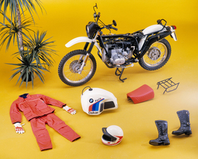BMW R 80 G/S (1980) - Vermarktung der Siege an der Rallye Paris-Dakar mit einem Teilekit und Fahrerausrüstung.