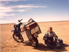 BMW R 80 G/S (1981) - Wie viele Fernwehkranke schwang sich auch Autor Rolf Lüthi auf eine BMW R 80 G/S, um nachzusehen, wie es hinter dem Horizont aussieht BMW R 80 G/S (1981) - Wie viele Fernwehkranke schwang sich auch Autor Rolf Lüthi auf eine BMW R 80 G/S, um nachzusehen, wie es hinter dem Horizont aussieht