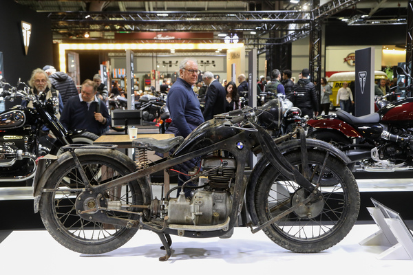 BMW R2 (1931) - populäre Einzylinder-Maschine - Rétromobile Paris 2024