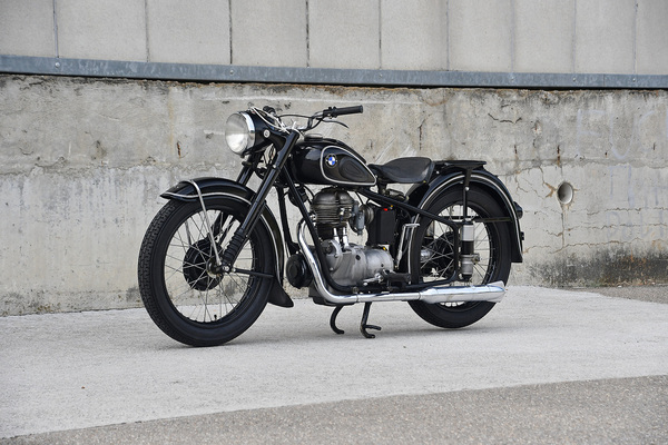 BMW R25/2 (1953) - als Lot 10 angeboten an der Versteigerung der Oldtimer Galerie Toffen am 22. März 2025