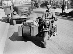 BMW R75 (1942) - Alexander von Falkenhausen auf dem BMW-Gespann