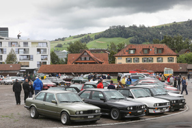 BMW-Sonderschau mit den verschiedenen Generationen - Oldtimer Sunday Morning Treffen Zug am 6. August 2023 BMW-Sonderschau mit den verschiedenen Generationen - Oldtimer Sunday Morning Treffen Zug am 6. August 2023
