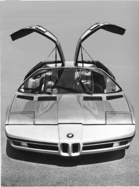 BMW Turbo (1973) - Vorderansicht - mit geöffneten Flügeltüren