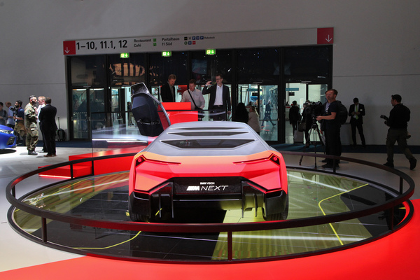 BMW Vision M Next (2019) - gerne fotografiert und gefilmt - IAA in Frankfurt 2019