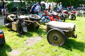 BMW-Wehrmachtsgespann mit Anhänger, Stammgast in Bockhorn. – Bockhorner Oldtimermarkt 2025