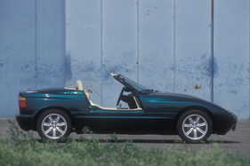 BMW Z1 (1989) - ... verschwindet das Dach unter einer Klappe