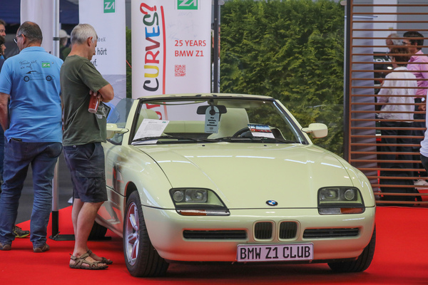 BMW Z1 (1990) - Kunststoffkarosserie auf Stahlchassis und Technik aus dem BMW 325i - Klassikwelt Bodensee 2024