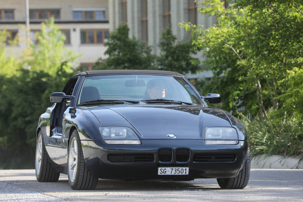 BMW Z1 (1990) Türen auf, Dach zu: Am Morgen war es noch relativ kühl... – Older Classics Mai 2024
