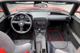 BMW Z1 (1991) - das schön gestaltete Interieur des BMW Z1, mit einer Kombination von fahrzeugspezifischen und Grossserien-Teilen
