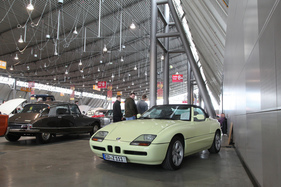 Bild BMW Z1 (1991) - mit 67'000 km auf dem Tacho, seltene Farbe "Fungelb", angeboten für EUr 59'000 - Retro Classics Stuttgart 2020