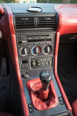 BMW Z3 2.8 Coupé (2000) - breite Mittelkonsole, hier mit BMW-eigenem Hifi-Instrumentarium