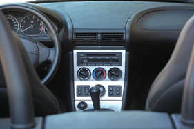 BMW Z3 3.0 Roadster (2001) - Mittelkonsole ohne Holzverzierungen (2001)