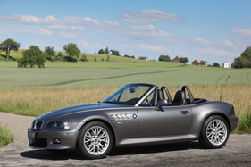 BMW Z3 3.0 Roadster (2001) - die Farbe wirkt fast wie "Stealth" - hätte für James Bond gut gepasst