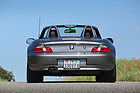 BMW Z3 3.0 Roadster (2001) - stramme Heckansicht, der Sechszylinder wirkt deutlich kräftiger als die Vierzylinderversion