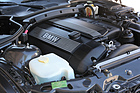 BMW Z3 3.0 Roadster (2001) - vom Motor sieht man leider vor allem Kunststoffabdeckungen