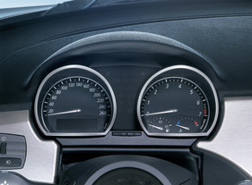 BMW Z4 (2002) - schön gezeichnete Rundinstrumente