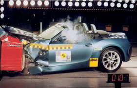BMW Z4 (2004) - Crashtest EURO NCAP