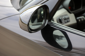 BMW Z4 3.0 (2004) - aerosynamisch geformte Rückspiegel