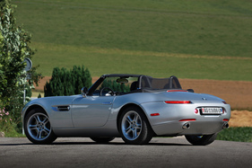 BMW Z8 (2001) - grosse Räder, kurze Überhänge