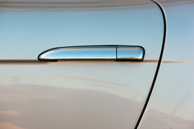 BMW Z8 (2001) - ins Design integrierte Türgriffe