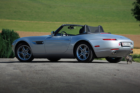 BMW Z8 (2001) - manche Beobachter halten die schmalen Rückleuchten für eine Reminiszenz an den Jaguar e-Type, da passt die Katze ja ganz gut