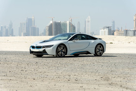 BMW i8 Coupé (2014) - als Lot 118 an der RM/Sotheby's Online Only Open Roads Versteigerung im Februar 2021