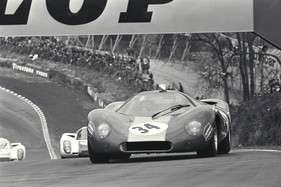 BOAC 500 Brands Hatch England 1968. Bruce McLaren und Mike Spence fahren zum ersten Mal den Ford Cosworth GT Prototypen namens Ford F3L P68, der von Alan Mann gebaut wurde