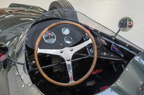 BRM P25 (1958) - minimalistisches Armaturenbrett und grosses Lenkrad BRM P25 (1958) - minimalistisches Armaturenbrett und grosses Lenkrad