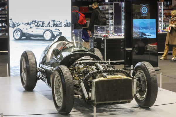 BRM P30 V16 1,5 L (1954) – schon mit Scheibenbremsen an allen Rädern – Rétromobile Paris 2025