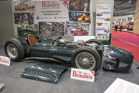 Bild BRM Typ 15 (1950) - komplexe Konstruktion mit 1,5-Liter-V16-Motor, erfolgreich war er nicht - Rétromobile Paris 2019