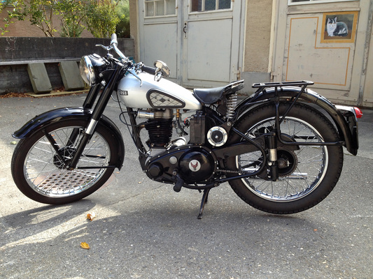 BSA C11 250 (1951) - angeboten an der Versteigerung der Oldtimer Galerie in Toffen am 28. November 2015
