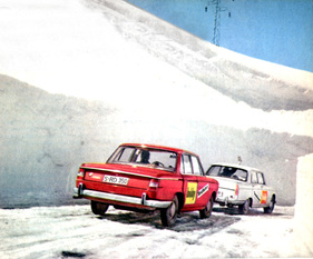 BWM 1500 kontra Peugeot 404 - mit Sommerreifen auf 2409 Metern Höhe über Meer