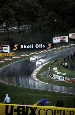 Bad Vibrations - Ford C 100 (1982) Brands Hatch - Schon nach wenigen Runden kollidieren die beiden führenden C 100