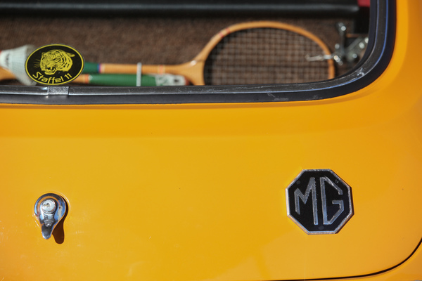 Badminton-Racket im MG B GT - Oldtimermesse St. Gallen am 30. Oktober 2016