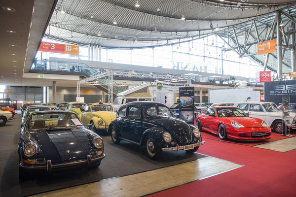 Bald gleich teuer? Porsche 911 und Bretzel-Käfer - Retro Classics Stuttgart 2017