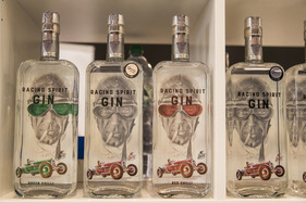 Bald schon wird es soweit sein, dass ein Liter Gin weniger kostet …