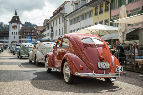 Bald waren die Schweizer Strassen voll davon.