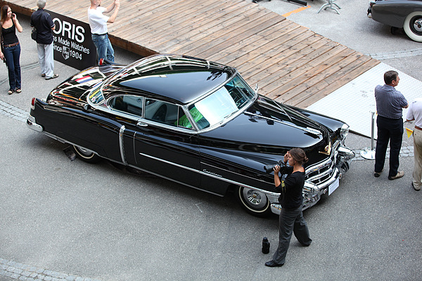 Basler Impressionen vom RAID Suisse-Paris 2012 - elegante Cadillac-Limousine als Publikumsmagnet