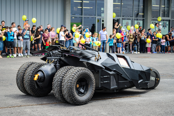 Image: Batmobile at the movie car meeting - Enter Technikwelt