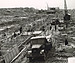 Baubeginn 1955 - Fundamente mussten in langen Platten verlegt werden, sonst wäre der Bau womöglich im morastigen Untergrund abgesackt (© VW Nutzfahrzeuge Presse, 1955) Baubeginn 1955 - Fundamente mussten in langen Platten verlegt werden, sonst wäre der Bau womöglich im morastigen Untergrund abgesackt (© VW Nutzfahrzeuge Presse, 1955)