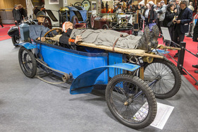 Bédélia BD2 (1911) - die Bahre wurde einfach auf den Wagen gebunden - Rétromobile Paris 2019
