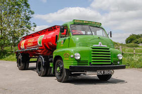 Bedford SA Articulated Tanker (1954) - als Lot 284 an der Goodwood Revival Versteigerung von Bonhams am 9. September 2017