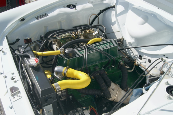 Beeindruckend sauberer Motorraum eines Ford Cortina – Albisgütli Classic Cars & Bikes Oktober 2023