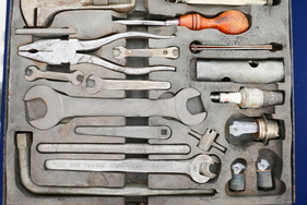 Begehrtes Zubehör sind Werkzeugkästen, auch und gerade solche mit Patina