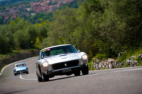 Begleitfahrzeug an der Mille Miglia 2012 - Ferrari 250 Lusso (1960)