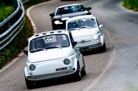 Begleitfahrzeug an der Mille Miglia 2012 - Fiat 500 Nuova (1966)