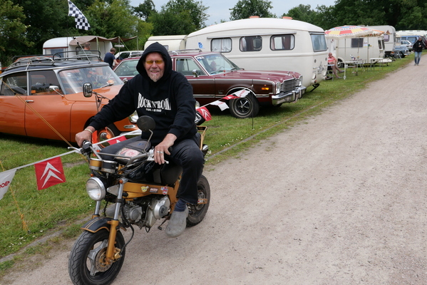 Bei 200'000 Quadratmetern Marktgelände ist motorisierte Fortbewegung wünschenswert – Bockhorner Oldtimermarkt 2024